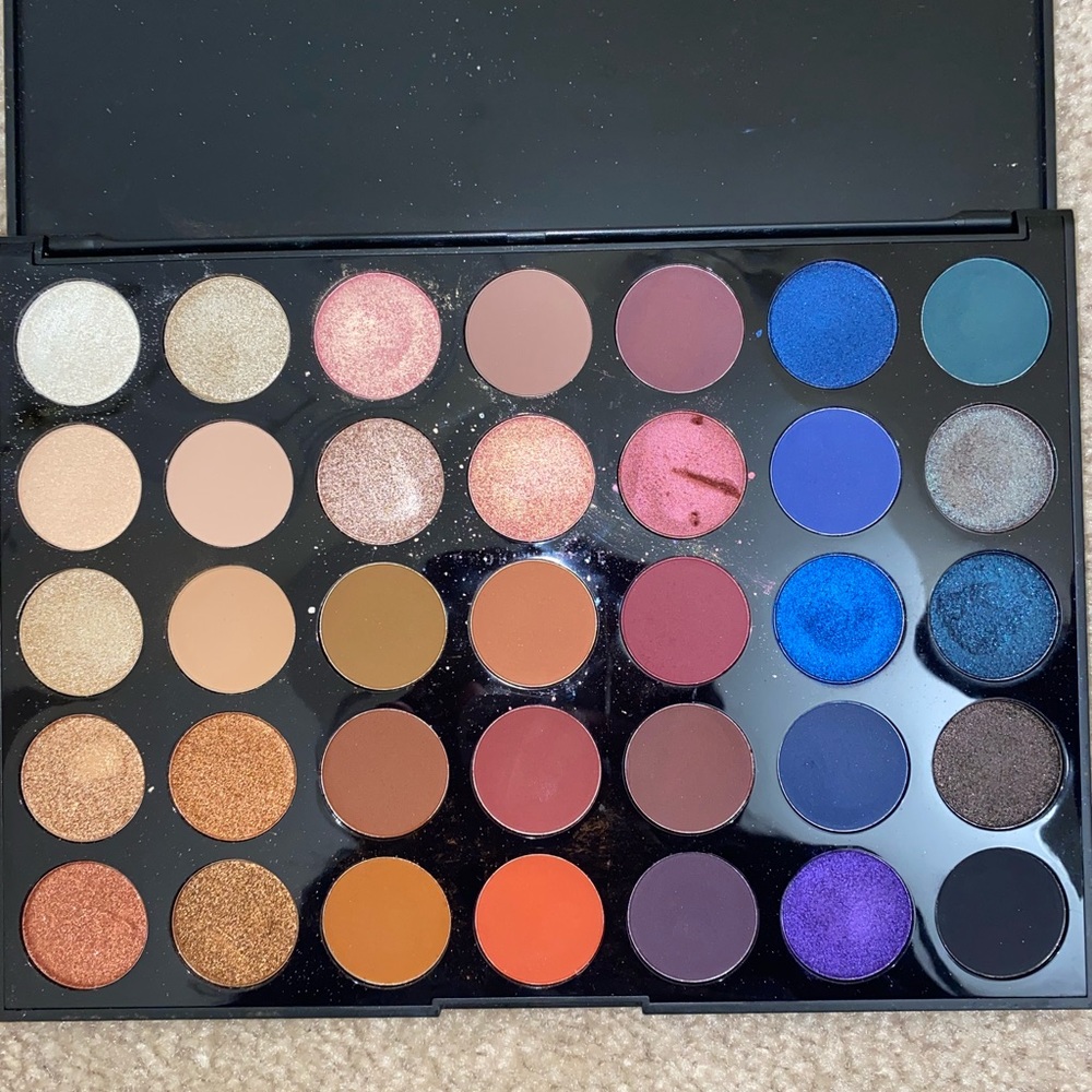Stunning vibes morphs eyeshadow palette